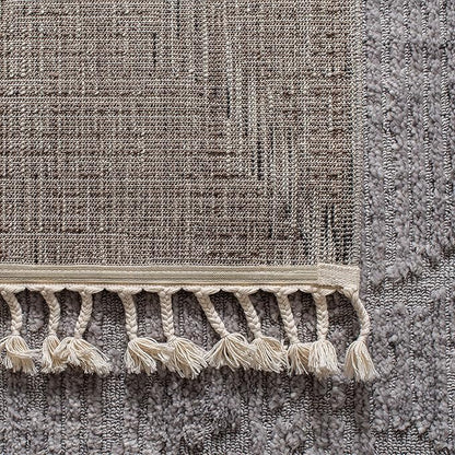 SAFAVIEH Marrakesh Collection Area Rug - 6'6" x 9', Grey, Moroccan Boho Tribal Tassel Design, Non-Shedding & Easy Care, Ideal for High Traffic Areas in Living Room, Bedroom (MRK517F)